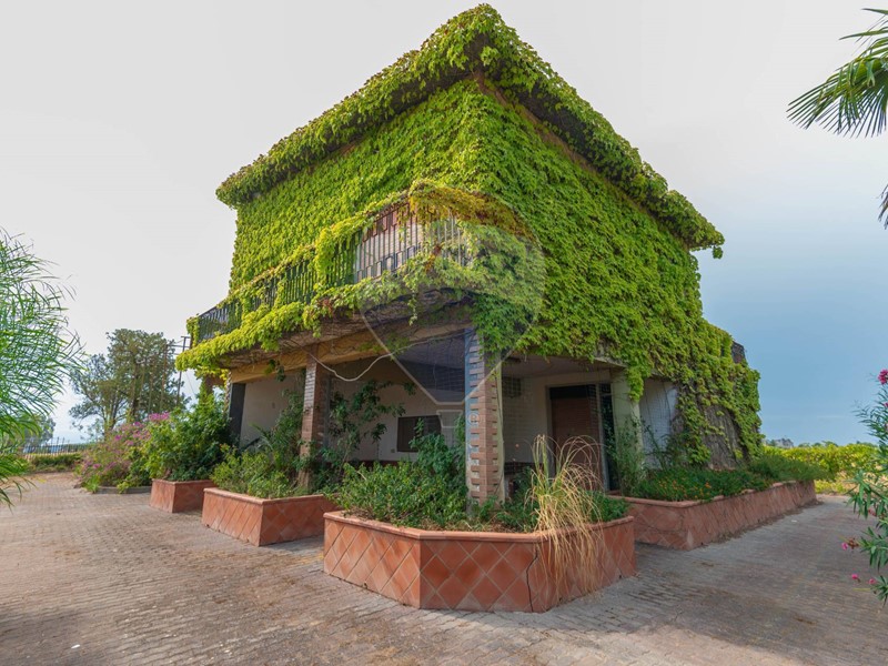 Villa in Vendita a Caltagirone, 130'000€, 350 m²