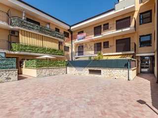 Bilocale in Vendita a Motta Sant'Anastasia, 110'000€, 85 m²