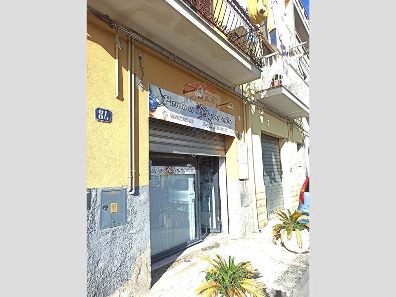 Immobile commerciale in Vendita a Caltagirone, 59'000€, 94 m²