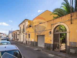 Casa Indipendente in Vendita a San Gregorio di Catania, 199'000€, 327 m²