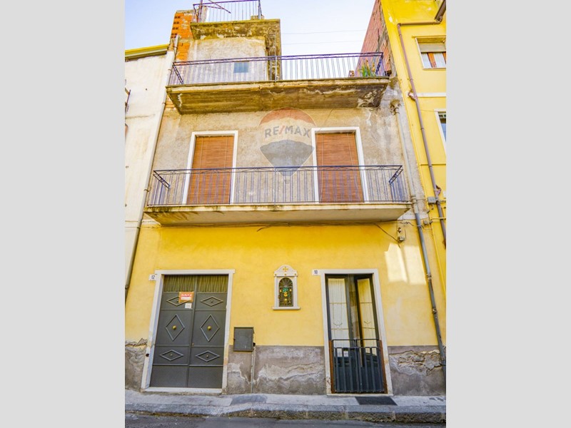 Casa Indipendente in Vendita a Paternò, 79'000€, 165 m²