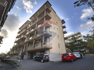 Quadrilocale in Vendita a Catania, 210'000&euro;, 120 m²