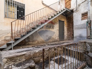 Attico in Vendita a Catania, 38'000&euro;, 56 m²