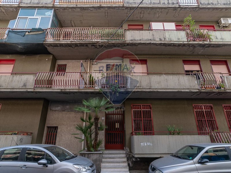 Appartamento in Vendita a Aci Catena, 74'000€, 104 m²