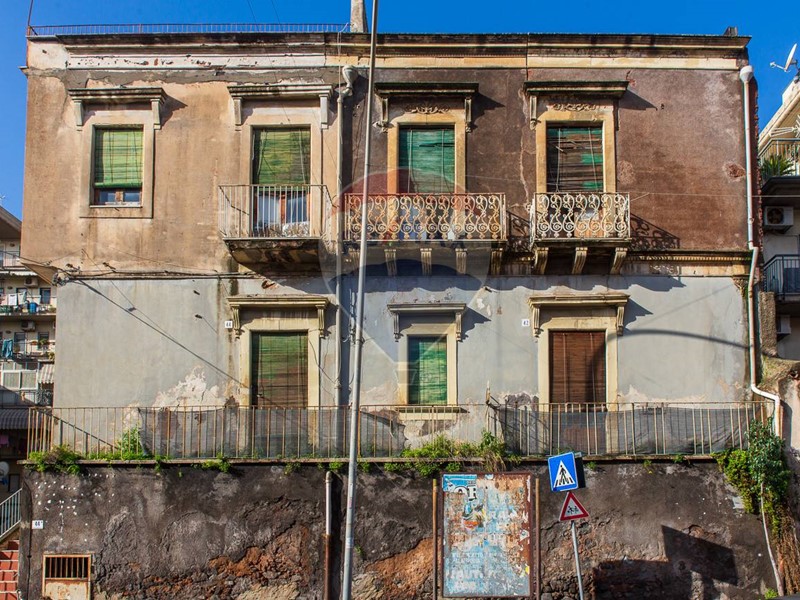 Trilocale in Vendita a Catania, 315'000&euro;, 200 m²