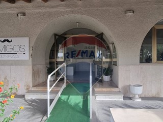 Immobile commerciale in Vendita a Augusta, 90'000€, 500 m²