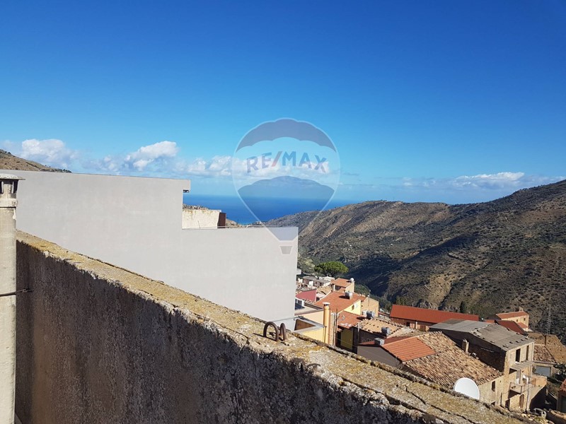 Casa Semi Indipendente in Vendita a Reitano, 20'000€, 90 m²