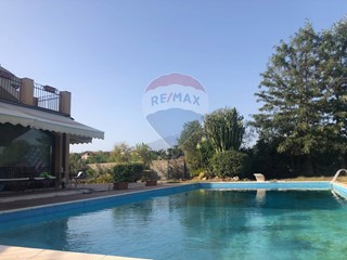 Villa in Vendita a Sant'Agata li Battiati, 1'000'000€, 379 m²