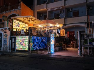 Attività commerciale in Vendita a Giardini Naxos, 403'000€, 330 m²