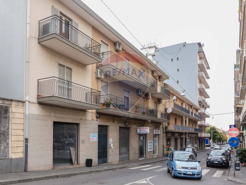 Ufficio in Vendita a Acireale, 100'000€, 103 m²