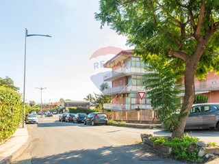 Trilocale in Vendita a Aci Catena, 65'000€, 80 m²