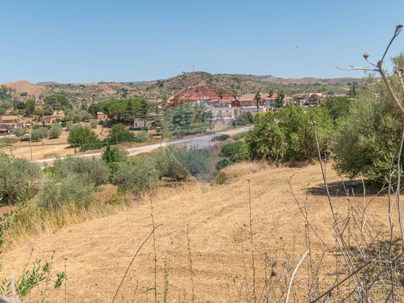 Terreno edificabile in Vendita a Mirabella Imbaccari, 24'000&euro;, 12064 m²