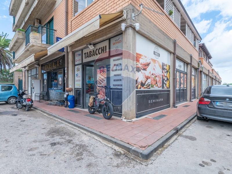Attività commerciale in Vendita a Caltagirone, 79'000€, 200 m²