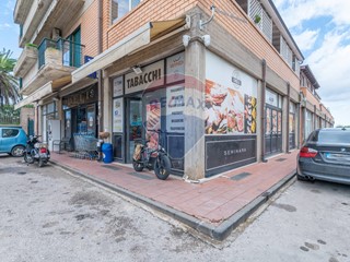 Attività commerciale in Vendita a Caltagirone, 79'000€, 200 m²