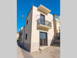 Casa Indipendente in Vendita a Caltagirone, 21'000€, 76 m²