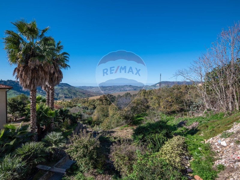 Casa Indipendente in Vendita a Caltagirone, 24'000€, 87 m²