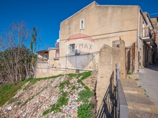 Casa Indipendente in Vendita a Caltagirone, 24'000€, 87 m²