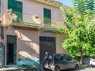Casa Indipendente in Vendita a Aci Sant'Antonio, 240'000€, 280 m²