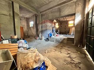 Box in Vendita a Aci Sant'Antonio, 110'000€, 123 m²