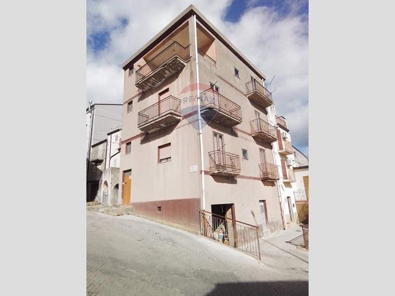 Casa Semi Indipendente in Vendita a Cerami, 50'000€, 215 m²