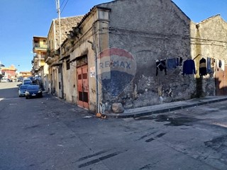 Casa Indipendente in Vendita a Catania, 63'000&euro;, 118 m²