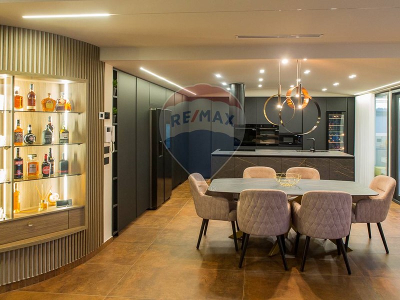 Villa in Vendita a Pedara, 669'000€, 195 m²