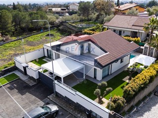 Villa in Vendita a Pedara, 669'000€, 195 m²