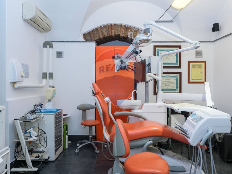 Immobile commerciale in Vendita a Catania, 129'000&euro;, 138 m²