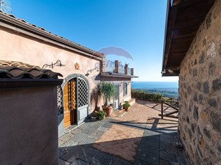 Casa Indipendente in Vendita a Milo, 550'000€, 244 m²