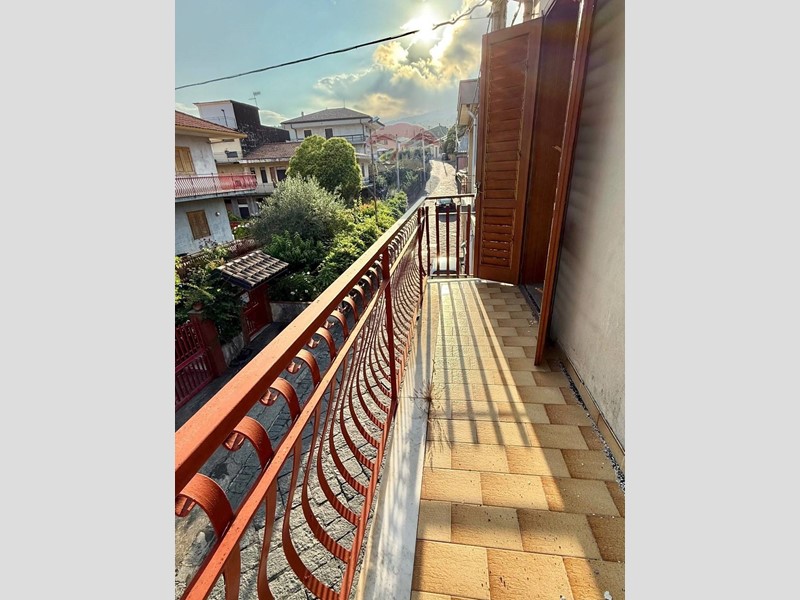 Quadrilocale in Vendita a Zafferana Etnea, 65'000&euro;, 113 m²