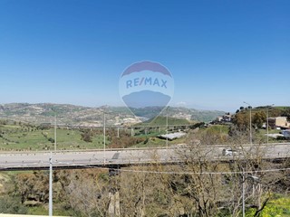 Appartamento in Vendita a Caltagirone, 50'000€, 121 m²