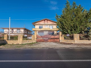 Casa Indipendente in Vendita a Grammichele, 180'000€, 660 m², con Box