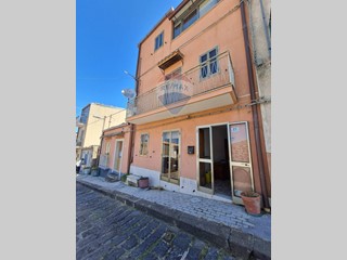 Casa Indipendente in Vendita a Buccheri, 44'000€, 150 m²