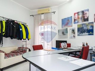 Quadrilocale in Vendita a Gravina di Catania, 93'000€, 90 m²