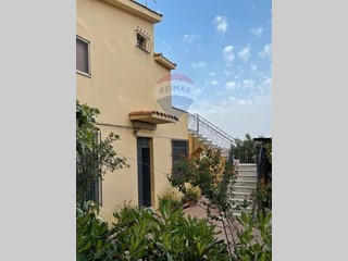Villa in Vendita a Piazza Armerina, 180'000€, 200 m²