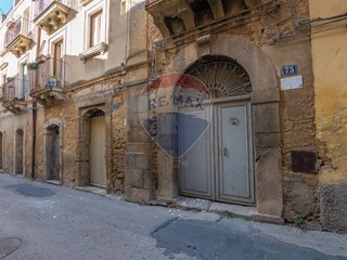 Casa Indipendente in Vendita a Caltagirone, 79'000€, 450 m²
