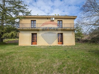 Villa in Vendita a Piazza Armerina, 280'000€, 580 m²