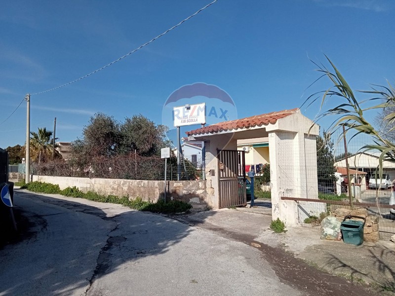 Immobile commerciale in Vendita a Augusta, 200'000€, 250 m²
