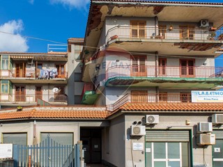 Quadrilocale in Vendita a Santa Venerina, 79'000€, 130 m²
