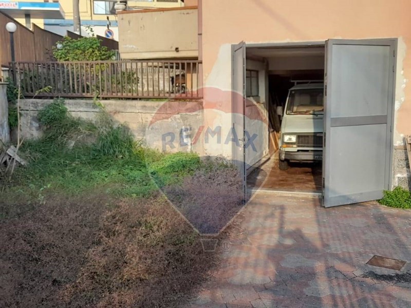 Capannone in Vendita a Fiumefreddo di Sicilia, 25'000&euro;, 200 m²