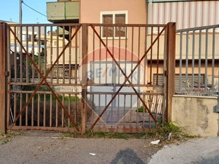 Capannone in Vendita a Fiumefreddo di Sicilia, 25'000&euro;, 200 m²
