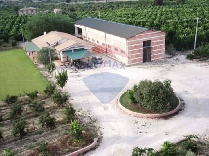 Villa in Vendita a Grammichele, 220'000€, 500 m²