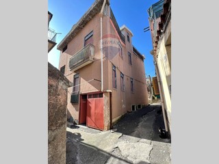Casa Indipendente in Vendita a Acireale, 153'000€, 222 m²