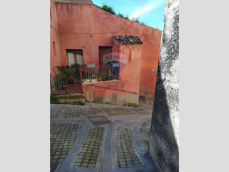 Casa Indipendente in Vendita a Agira, 27'000&euro;, 130 m²