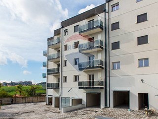 Quadrilocale in Vendita a Catania, 175'000&euro;, 105 m²