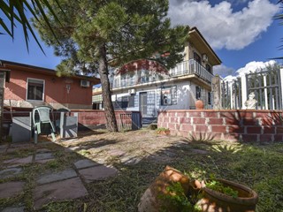 Villa in Vendita a Paternò, 205'000€, 425 m²