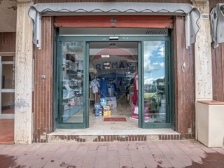 Immobile commerciale in Affitto a Caltanissetta, 900€, 100 m²