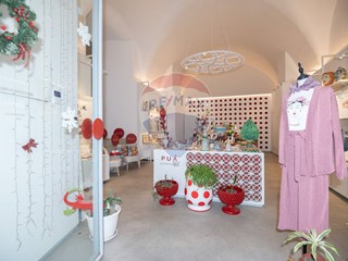 Negozio in Vendita a Caltagirone, 69'000€, 69 m²