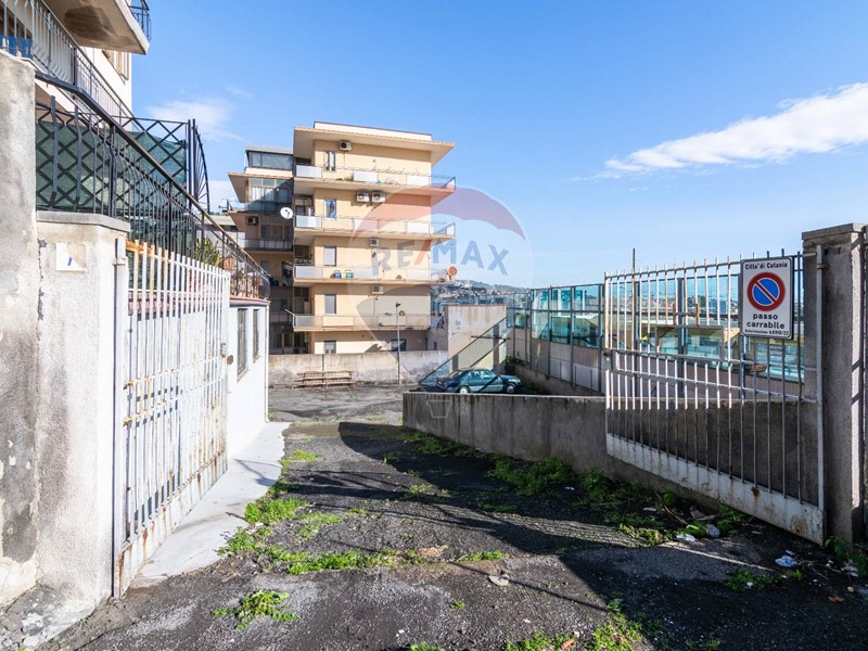 Magazzino in Vendita a Catania, 279'000€, 530 m²