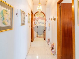 Monolocale in Vendita a Aci Catena, 70'000€, 83 m²